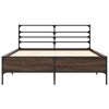 vidaXL gultas rāmis, brūna ozola, 140x190cm, inženierijas koks, metāls