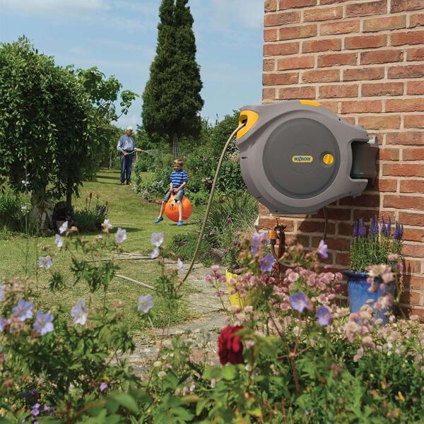 Hozelock šļūtenes spole ar 40m šļūteni Auto Reel, stiprināma pie sienas